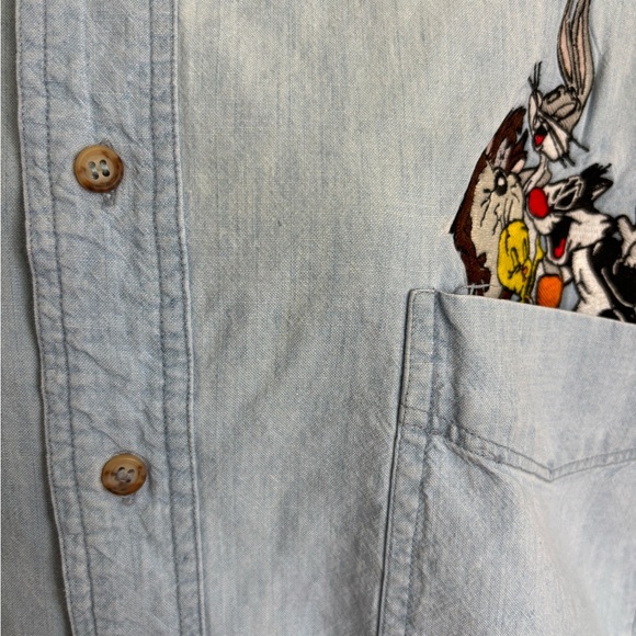 Vintage Light Blue Denim Shirt with Looney Toons Embroidery. Size Medium - Picture 4 of 4